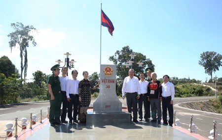 Phó Thủ tướng thăm Đồn Biên phòng cửa khẩu quốc tế Lệ Thanh - ảnh 3